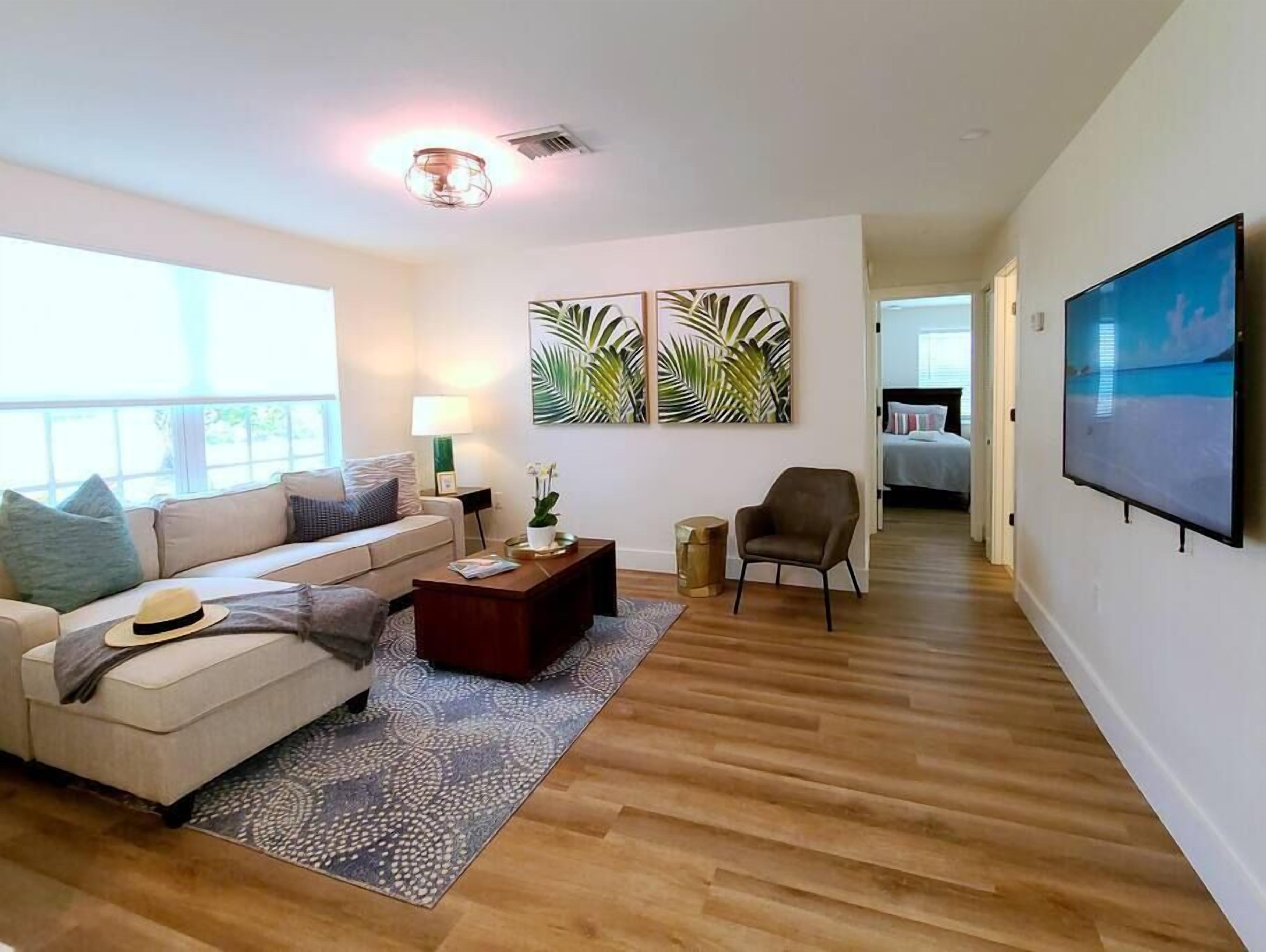 562 Shady Palm Cottage | New Pool | Mins 2 Beaches - Naples, FL