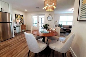 Interior - 562 Shady Palm Cottage | New Pool | Mins 2 Beaches (Naples)