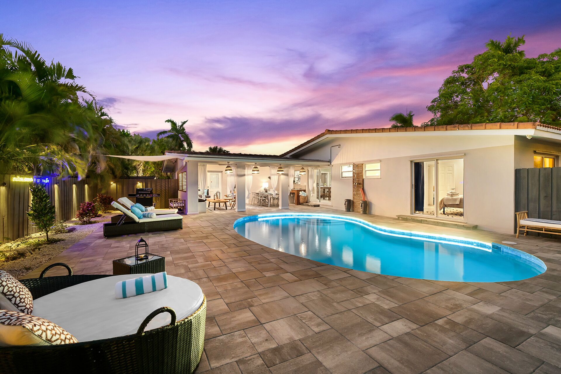 حمّام سباحة مُدفَّأ