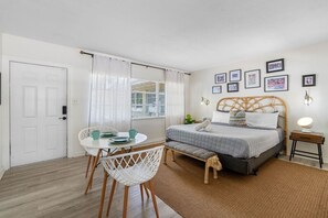 1 makuuhuone, työpöytä, Wi-Fi, vuodevaatteet