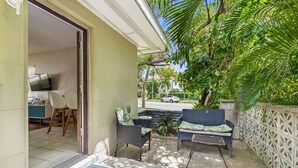 Terrace/patio - Vinoy Beach getaway, Fun in the Sun Close to bars! (St. Petersburg)