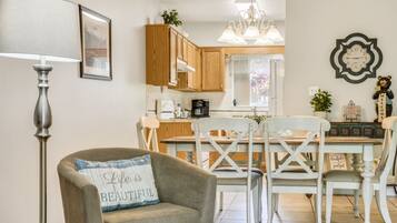 Condo (Our Happy Plac - No Pets Allowed) | Dining