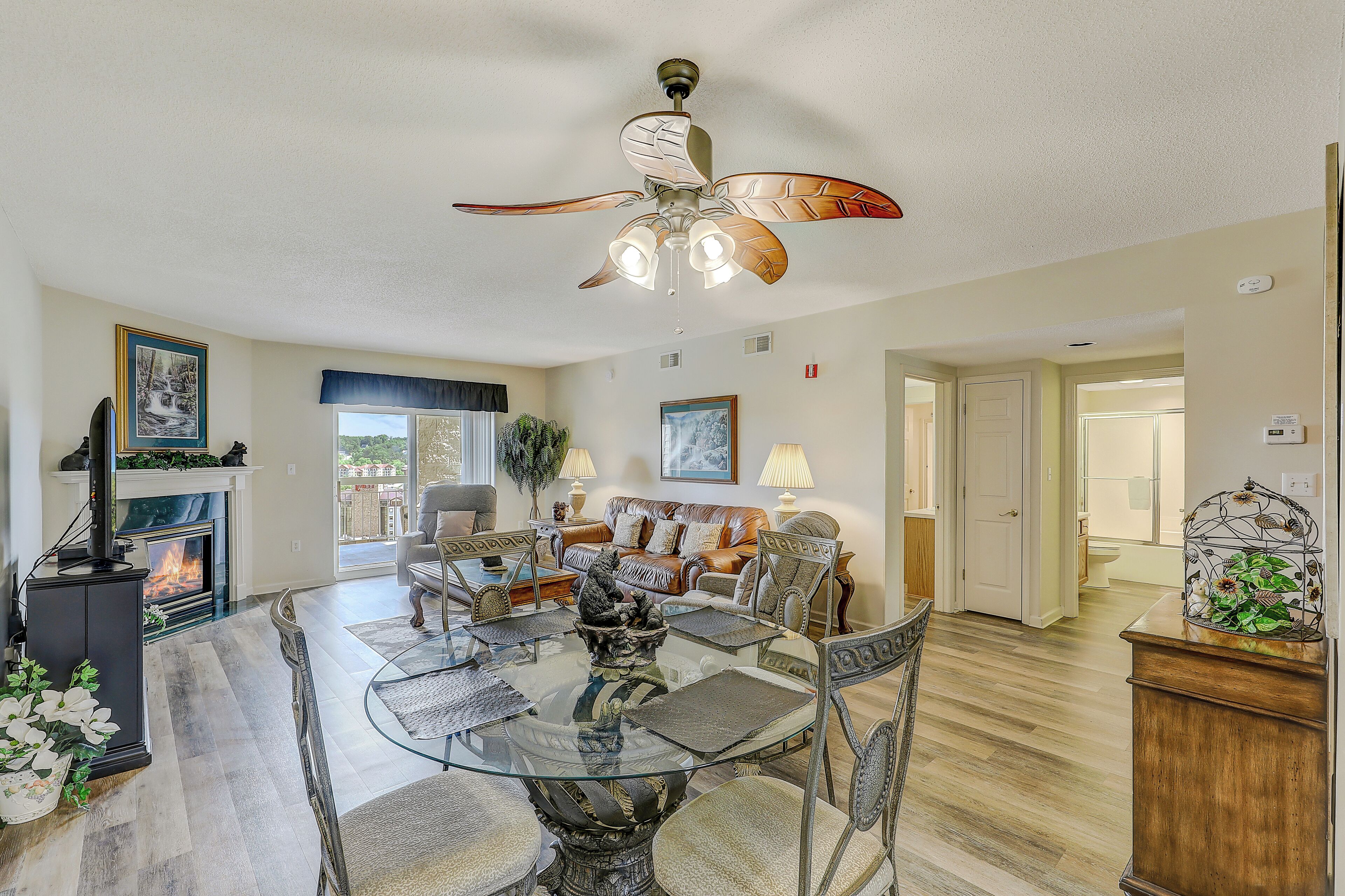 Condo (#243 - No Pets) | Restaurantes