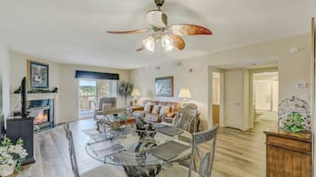 Condo (#243 - No Pets) | Tempat makan