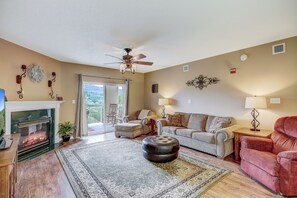 Condo, Multiple Beds, Patio, Mountain View (532 - No Pets Allowed) | Living area