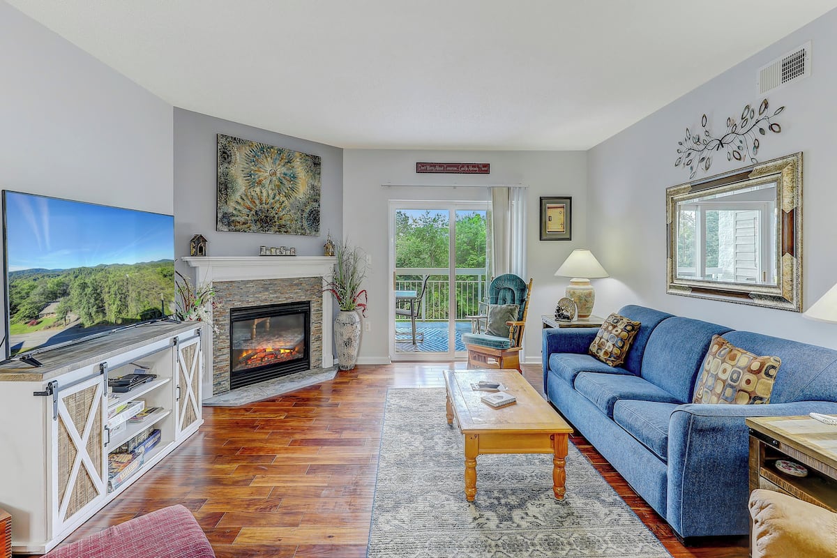 Condo (433 - Stay-A-While - No Pets Allowed) | Living area | TV, fireplace