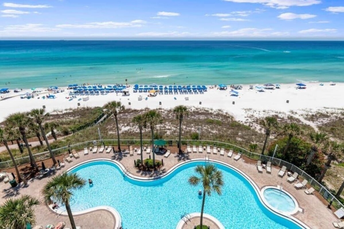 Stylish Beach Condo | Heated Pools | Pet-Friendly | Direct Beach Access