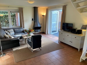 Smart-TV, Kamin, Stereoanlage