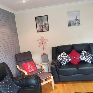 Apartment, Multiple Beds | Living room