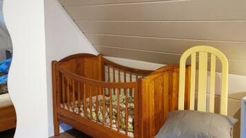 2 Schlafzimmer, BĂŒgeleisen/BĂŒgelbrett, kostenloses WLAN, BettwĂ€sche