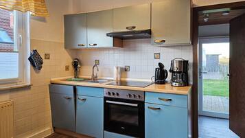 KĂŒhlschrank, Mikrowelle, Ofen, Herdplatte