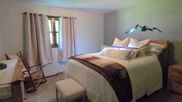 2 bedrooms, travel crib, WiFi, bed sheets