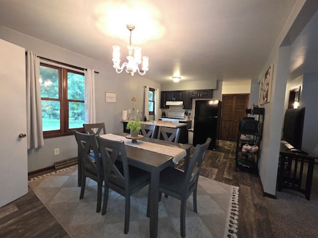 Dining. Cozy Get away.