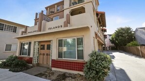 A multi-story building with the name "PHILIPPIS ISLANDS" on the facade. - Five minute walk to Pismo Beach! (Pismo Beach)