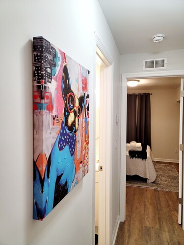 Exceptional Studio in CHS! Quiet Cozy with Onsite Parking/Washer/Dryer & HS Wifi