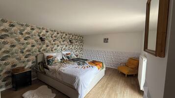 5 chambres, fer et planche à repasser, lit parapluie, Wi-Fi gratuit