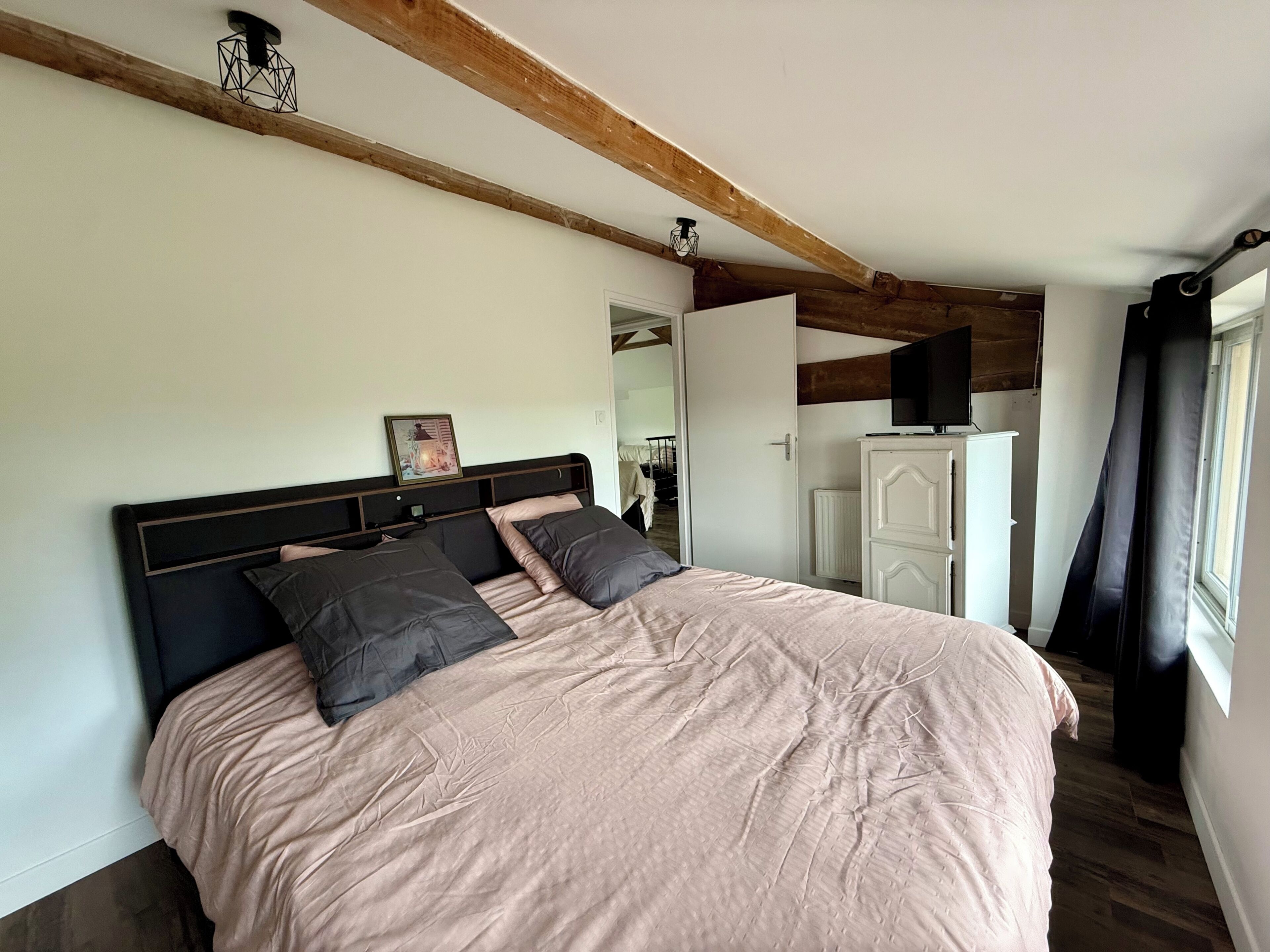 5 chambres, fer et planche à repasser, lit parapluie, Wi-Fi gratuit
