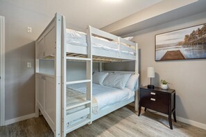 2 bedrooms, desk, iron/ironing board, free WiFi