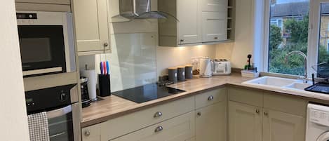 Departamento de lujo, baño privado (4 Bed and Sofa Bed) | Cocina compartida