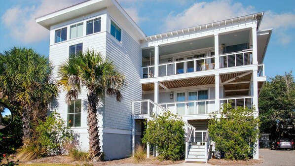 Exterior - Gorgeous tower house with incredible ocean views and a private pool (Isle of Palms)