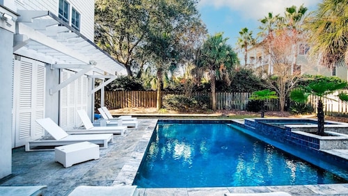 Gorgeous tower house with incredible ocean views and a private pool