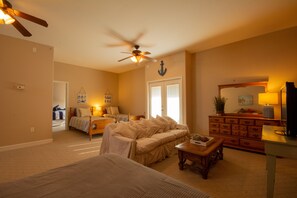 3 bedrooms, desk, iron/ironing board, free WiFi