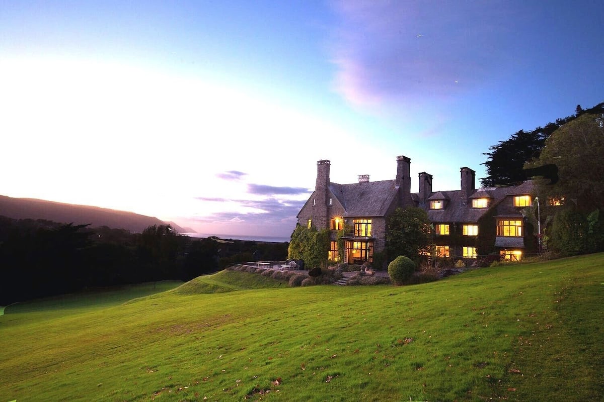 Familie huis, privébadkamer, uitzicht op baai (Bossington Hall) | Exterieur