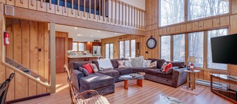 Large Poconos rustic style home in gated community - Fire Pit - Lake - Beach!