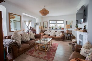 Comfort House, Private Bathroom, Sea View | Lounge