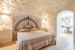 2 slaapkamers, een strijkplank/strijkijzer, reisbedje, gratis wifi