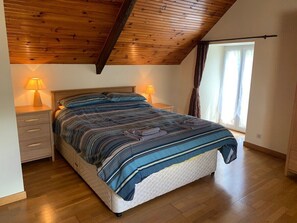 2 chambres, fer et planche Ă repasser, Wi-Fi gratuit, draps fournis