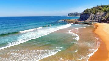 Beach nearby, sun-loungers, beach towels
