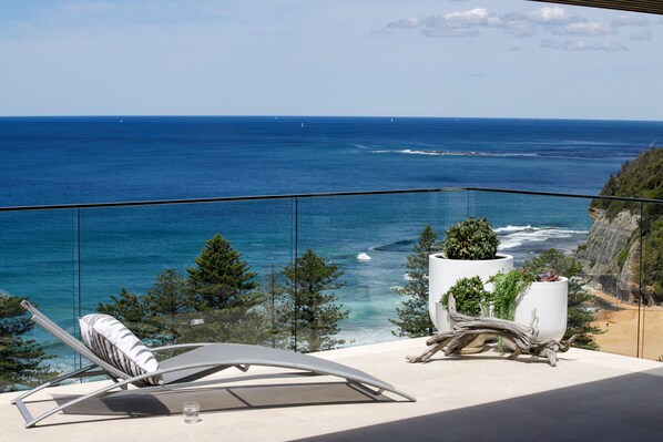 Property grounds - Spectacular views and prime location (Bilgola Beach)