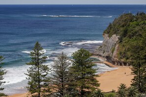Beach nearby, sun-loungers, beach towels