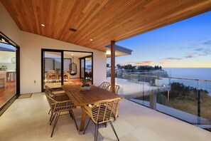 تناول الطعام بالخارج