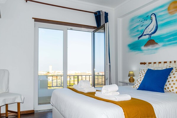 3 bedrooms, travel cot, free WiFi, bed sheets