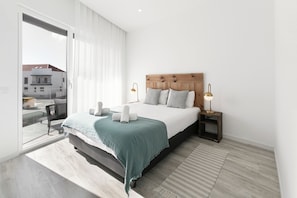3 habitaciones, tabla de planchar con plancha y cuna de viaje 