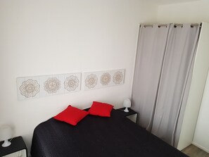 1 chambre, fer et planche Ă repasser, Wi-Fi, draps fournis