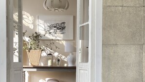 A room with a wicker chair, a woven mat, a wicker basket, a white vase, and a hanging light fixture. - SEÑORIAL HOUSE ON THE COAST WITH WONDERFUL PORCH (Villagarcía de Arosa)