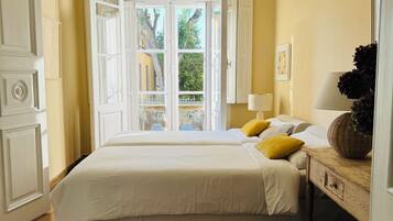 4 slaapkamers, een strijkplank/strijkijzer, gratis wifi, beddengoed