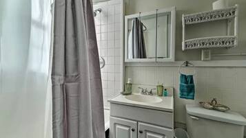 City Apartment | Bathroom