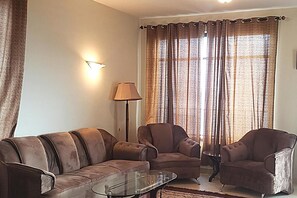 Deluxe Apartment | Living area | 32-inch LED TV with cable channels, TV - Rove Lodging (Murree)