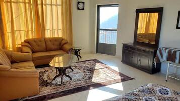 Deluxe Apartment | Living area | 32-inch LED TV with cable channels, TV