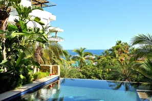 Outdoor pool, an infinity pool