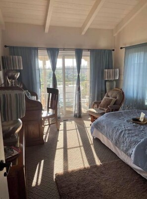 3 bedrooms, in-room safe, desk, iron/ironing board - 20 people can stay. Peaceful 1 acre of Avocado ranch. 2 stories. 16 beds.  (Fallbrook)