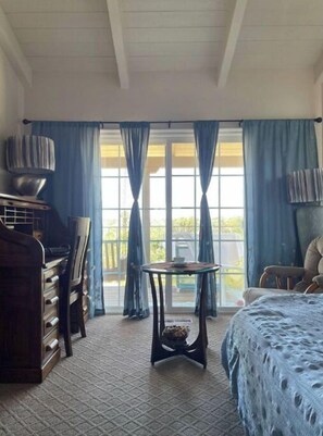 3 chambres, coffres-forts dans les chambres, bureau
