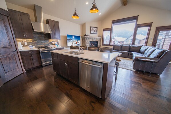 Superior Townhome, 3 Bedrooms, Hot Tub, Mountain View (River Run Townhomes 66) | Exterior