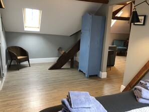 Classic Suite, Ensuite, Partial Sea View