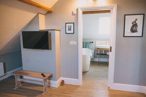 Classic Suite, Ensuite, Partial Sea View