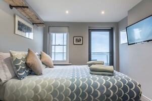 Deluxe Suite, Private Bathroom, Sea View